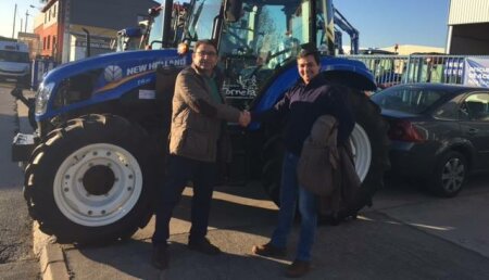 Coberma entrega a Productos cárnicos Valle de Fornela de un New Holland T 4.95!!