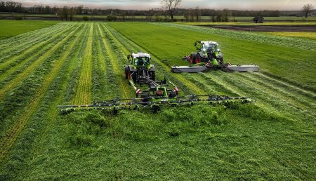 Nueva generación de segadoras y rastrillos hileradores Fendt