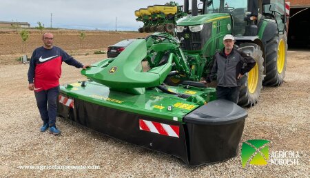 Agrícola Noroeste entrega John Deere  SEGADORA- F310R a Hnos Bueno, Agustin y Jesus