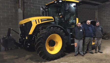 Millares Torrrin entrega de un tractor JCB FASTRAC 4220, a S.A.T OS ARROXOS, de (Pacios - Castro de Rei) LUGO