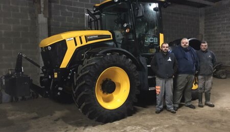 Millares Torrrin entrega de un tractor JCB FASTRAC 4220, a S.A.T OS ARROXOS, de (Pacios - Castro de Rei) LUGO