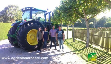 Agricola Noroeste entrega John Deere 6215R Autopower a Luis y Teresa de Abeledo SC en Teixeiro (A Coruña) CASA DE BARREIRO 