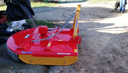 Millares Torron entrega trituradora de cadenas jgn a emilio de san paio castroverde