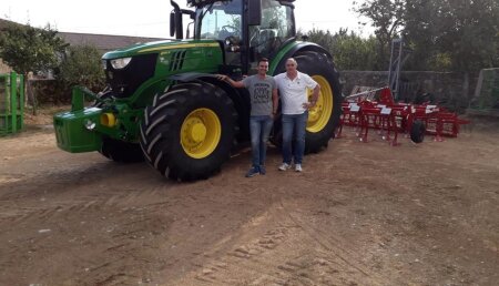 Agrícola Castellana Entrega JOHN DEERE 6195R a Diego de la Hoz Roman, de Pisón de Castrejon (Palencia).