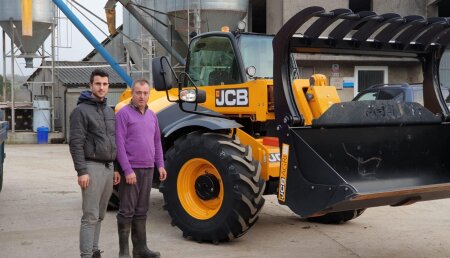 Millares Torron Entrega  JCB 531/70 a  Casa Roxa de Santiago de Saa