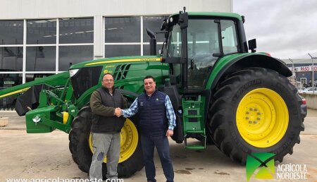 Agrícola Noroeste entrega a Carlos de Castrogonzalo, John Deere 6195M