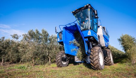 New Holland refuerza su liderazgo en el sector oleícola con una destacada presencia en Expoliva 2025