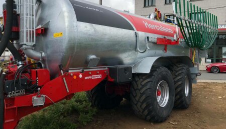 Agricola Matova Entrega a Ganaderia Iglesias de Cabanas, Herculano RG16000 con aplicadores Vogelsang de 9 Mts.