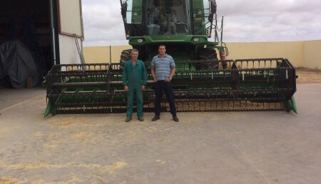 Comercial Agrícola Castellana entrega de cosechadora JOHN DEERE W440, a Teodoro Llorente Fraile, de Ciguñuela (Valladolid).