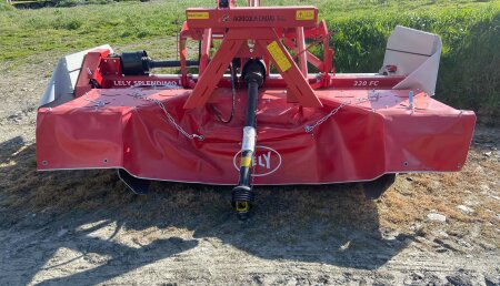 Agricola Calvo entrega  rotativa acondicionadora Frontal LELY 320 FC a Huerta Camba S.C en Castro de rey ( LUGO )