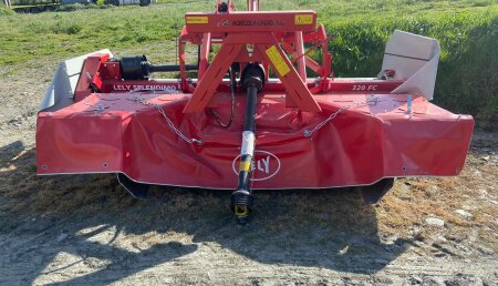 Agricola Calvo entrega  rotativa acondicionadora Frontal LELY 320 FC a Huerta Camba S.C en Castro de rey ( LUGO )