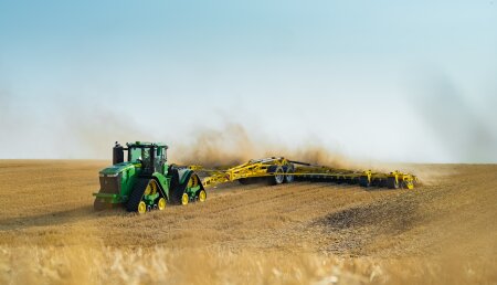 La alta eficiencia de combustible del John Deere 9RX contribuye a establecer un nuevo récord de 24 horas