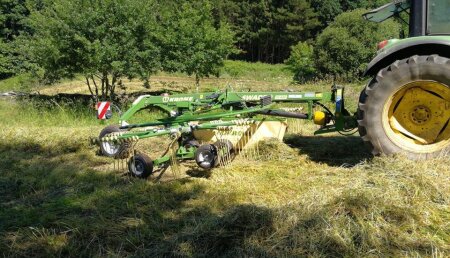 Millares Torron entrega rastrillo krone 640 en o incio bardaos a david