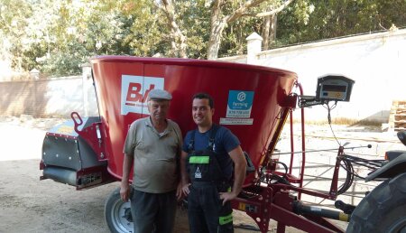 Farming Agricola Nuestro distribuidor Armenio P. Sousa de Tondela (Portugal)  entrega carro mezclado  BvL V-Mix Agilo 3,5-1S