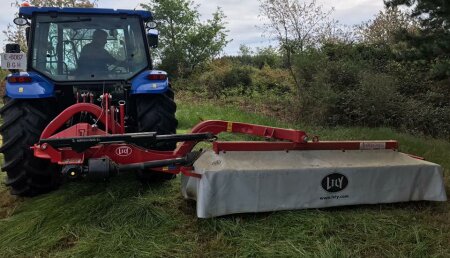 Agricola Calvo entrega segadora rotativa LELY SPLENDIMO 280 M en Piño (Pobra do Brollón) a Rosa Mª Díaz Rodríguez.