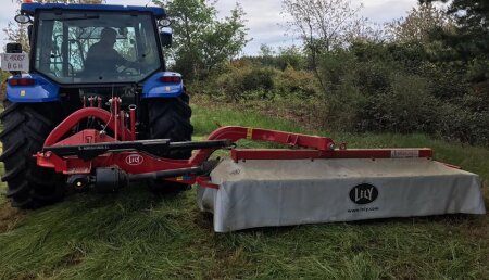 Agricola Calvo entrega segadora rotativa LELY SPLENDIMO 280 M en Piño (Pobra do Brollón) a Rosa Mª Díaz Rodríguez.