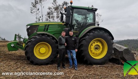 Agrícola Noroeste Entrega John Deere 6250R a Agroforestal Taboada