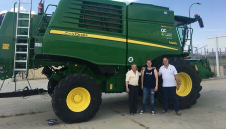 agricola-castellana-entrega-de-cosechadora-john-deere-t660i-a-jose-antonio-herrero-del-valle-de-collazos-de-boedo-palencia