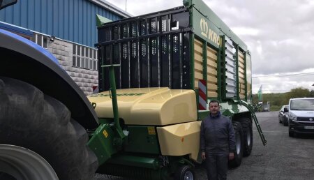 Millares Torron Entrega a CABO CB de Castroverde remolque KRONE MX 330