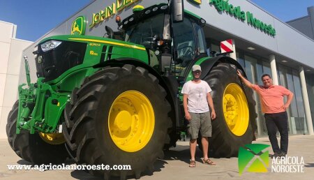 Agrícola Noroeste entrega John Deere 6250R a Mario