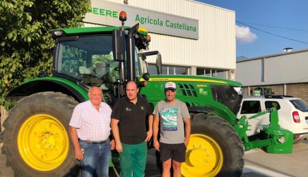 Agrícola Castellana Entrega JOHN DEERE 6155R a Andrés San José Rodríguez, de la localidad vallisoletana de Medina de Rioseco.