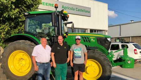 Agrícola Castellana Entrega JOHN DEERE 6155R a Andrés San José Rodríguez, de la localidad vallisoletana de Medina de Rioseco.