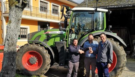 Maxideza entrega a Ganaderia Rego , de Lancara(Lugo), tractor FENDT 720