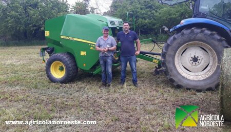 Agrícola Noroeste entrega John Deere F441M a Manuel