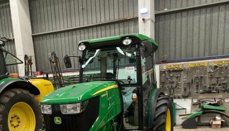 Agrícola Noroeste entrega John Deere 5090GF a BLADYMIR