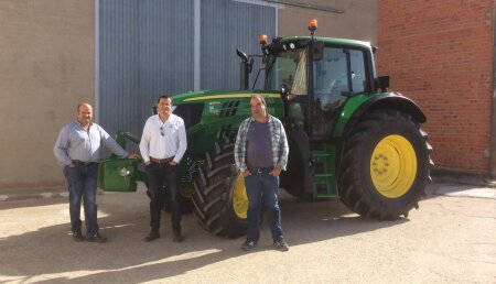 Comercial Agrícola Castellana Entrega JOHN DEERE 6155M en Matilla de los Caños (Valladolid) a Pedro y Paco Maeso Garcia.