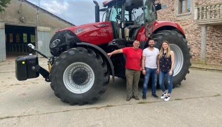 Agricola Calvo entrega CASE IH optum 250 CVX DRIVE a JOSÉ MANUEL ADAN VIÑA en Santaeufemia - Condes ( Friol )