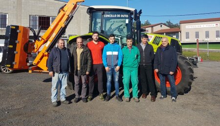 Talleres Agrícolas Mata entrega CLAAS ARION 450 y destrozadora de brazo BECCHIO & MANDRILE al Ayuntamiento de Outes (A Coruña).