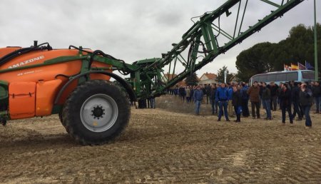 Farming Agrícola Demostración del pulverizador Amazone UX 4200 Super