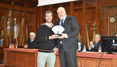 Kubota recibe el premio a la marca más votada en la edición de 2022 de los premios Tractor de España 