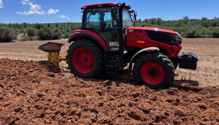 COMERCIAL CLADERA ORGANIZA UNA PRUEBA DE CAMPO CON EL KIOTI HX1201PC