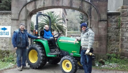 John Deere Ibérica donó a la Fundacion benéfica San Martin de Porres John Deere compacto 3036E para su finca de Las Caldas del Besaya, Cantabria con su concesionario AGRÍCOLA CASTELLANA