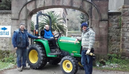 John Deere Ibérica donó a la Fundacion benéfica San Martin de Porres John Deere compacto 3036E para su finca de Las Caldas del Besaya, Cantabria con su concesionario AGRÍCOLA CASTELLANA