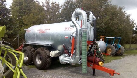 Agricola Veres entrega Cisterna Moga para a zona de Cambás- Guitiriz (Lugo)