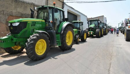 JOHN DEERE CELEBRA LA 1ª CONCENTRACION DE TRACTORES EN EXTREMADURA