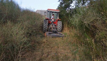 Agricola Suarez entrega desbozadora TMC Cancela