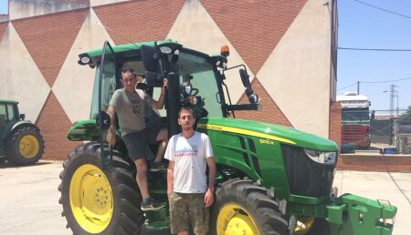 Agricola Castellana Entrega JOHN DEERE 5100R a San Antonio SC en Aranda de Duero (Burgos).