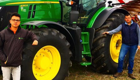 Agrícola Castellana entrega en Fuente de Santa Cruz (Segovia) John Deere 6250R a la empresa Fragua S.C. 