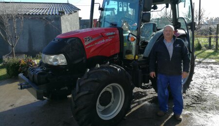 Agricola Matova Entrega a German Rodriguez, de Samede - Tordoia,  Case IH Farmall A75