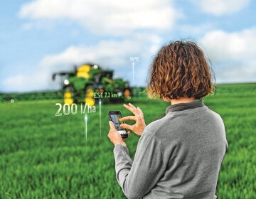 John Deere celebra 25 años de guiado automático – desde los primeros sistemas de guiado en cabina hasta la agricultura conectada