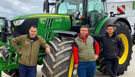 Agrícola Castellana entrega John Deere 6195R a Jesus y Nacho de Torregutiérrez (Segovia)