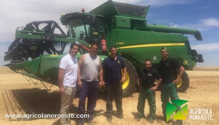 Agrícola Noroeste  entrega COSECHADORA John Deere SERIE W - W650i a Angel y Jose Miguel