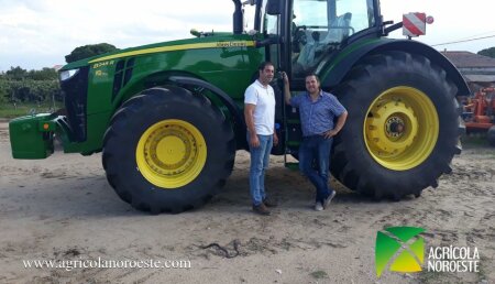 Agrícola Noroeste entrega John Deere 8245R a Raul