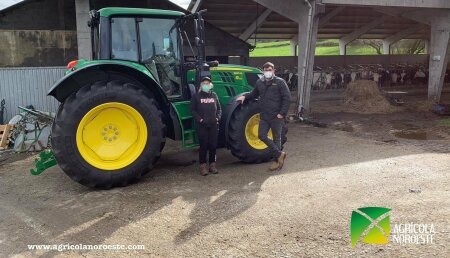 Agrícola Noroeste entrega  John Deere 6130M  a Maria Jose y Angel 