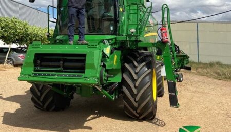 Agrícola Noroeste ENTREGA COSECHADORA T560 a Pedro Pablo