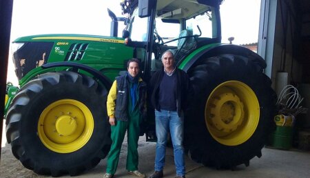 Comercial Agricola Castellana entrega a Sociedad Cooperativa Hnos. Calle Treceño,  un JOHN DEERE 6195R